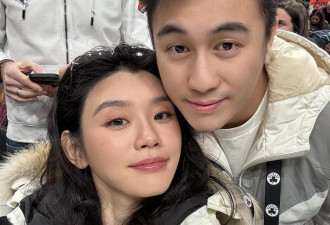 奚梦瑶和何猷君看NBA,她穿新中式拿爱马仕包贵气,她戴黄金好看