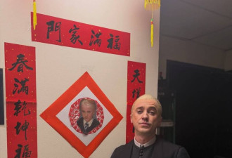 本尊也来玩？Tom Felton与“马尔福”合照