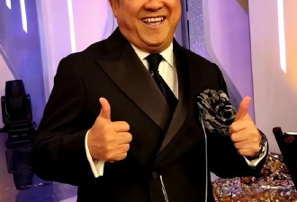 72岁曾志伟与港姐冠军张嘉儿同框拜年....
