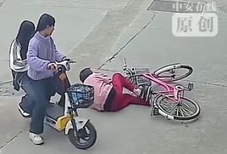 老太骑车摔倒 两初中生路过帮忙扶起惨遭索赔22万