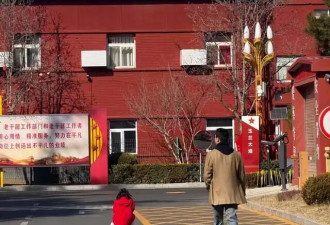 朱珠一家给奶奶拜年 100岁奶奶看着好显年轻