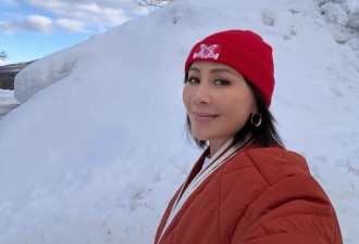 刘嘉玲晒与梁朝伟滑雪合照庆祝新年：祝大家马年健康平安