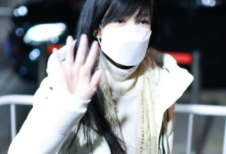57岁周慧敏第一次上春晚！爱上渣男35年她越来越美了