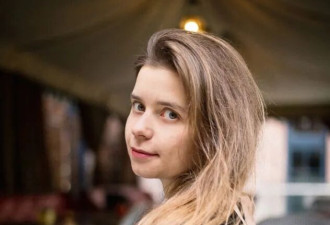 爱泼斯坦在巴黎的帝国，全靠这个美女一手打造？