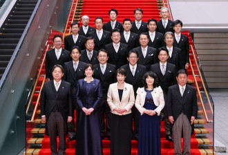 麦克阿瑟是如何联手吉田茂改造日本的？