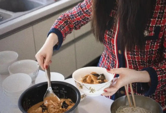 朱珠回天津婆家过年，干休所探望100岁奶奶，小珠宝长得真像太奶