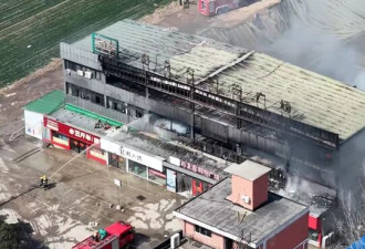 超市突发大火，周边商户称上千平米仓库全被烧完