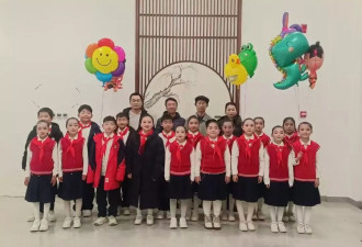 爱读书的工地大叔走红后第一个春节：继续种地、看书