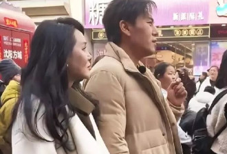 秦昊伊能静在沈阳逛街！相差九岁牵手互动很甜蜜