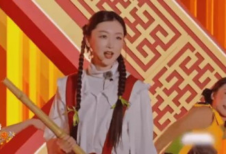 周冬雨双马尾造型现身！重现国民初恋惊艳感