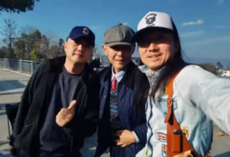 李亚鹏现身大理，和网红大冰坐马路边聊天烟不离手，也想流浪了！