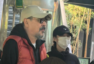 陈建斌回丈母娘家拜年，1年似老了10岁，与蒋勤勤母子像祖孙三代