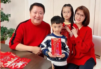 金巧巧一家四口在三亚亮相！丈夫于东罕见出现