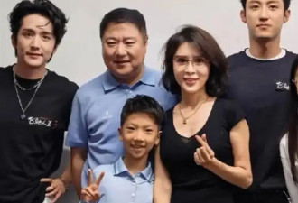 金巧巧一家四口在三亚亮相！丈夫于东罕见出现