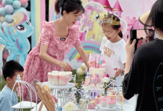 金巧巧和老公现身路演！儿女和沈腾合影变好看