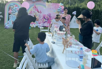 金巧巧和老公现身路演！儿女和沈腾合影变好看