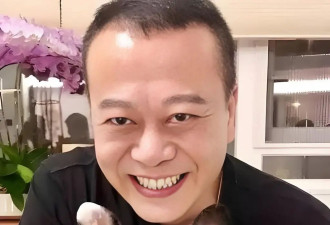 欧阳震华扮成“财神”送祝福，暴瘦身形引发网友担忧