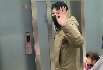 撒贝宁和家人返京复工，无明星架子送新年祝福，老婆李白长腿抢镜