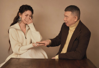 冯小刚一家三口罕见合体拍杂志 徐朵挽着父母画面温馨