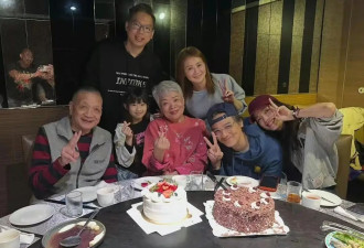 舒淇晒家人，带老公陪伴爸妈过年，更不忘和林心如林熙蕾姐妹聚会