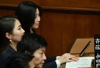 东京银座失聪“头牌”陪酒女 靠一支笔杀入日本政坛