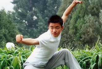 王宝强走出马蓉阴影 冯清风波后仍携子亮相红毯 新片开机他更看重事业