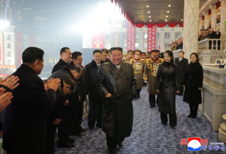 金正恩女儿现身阅兵 接班传闻升温