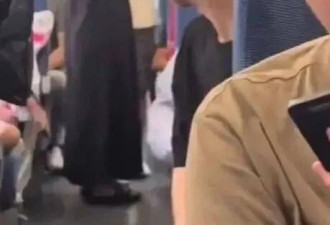 冲上热搜! 小孩高铁上哭闹 男子强硬要求父母带离