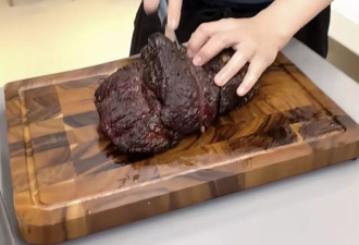 梅婷请“小姑子”吃饭，刘琳红毛衣配牛仔裤很松弛