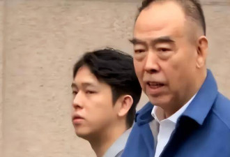 74岁陈凯歌在三亚豪宅过年，穿5万元皮鞋戴金表