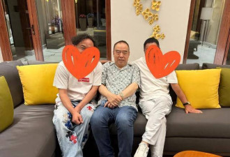 74岁陈凯歌在三亚豪宅过年，穿5万元皮鞋戴金表