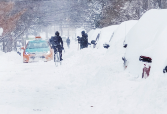 多伦多部分人行道积雪数周没铲干净，为何不雇佣市民人工铲雪？