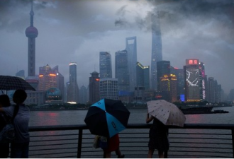 两会前夕，一盆冷水泼来