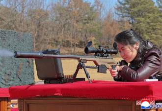 罕见 官媒发布金主爱试射狙击步枪独照