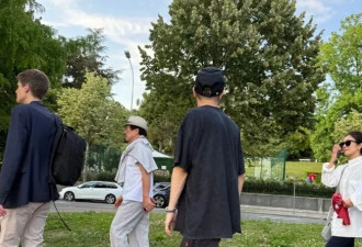 43岁房祖名现状曝光：陪成龙到国外看冬奥会