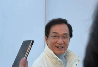 43岁房祖名现状曝光：陪成龙到国外看冬奥会