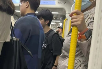香港知名男星婚内出轨,和陌生女子地铁上又搂又抱