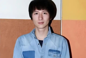香港知名男星婚内出轨,和陌生女子地铁上又搂又抱