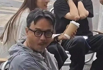 51岁汪涵现状：常年居住在长沙，穿人字拖嚼槟榔
