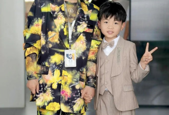 “刘晓庆”新剪了短发年轻35岁，穿西装+阔腿裤，美得像换了个人