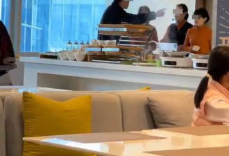 母子酒店自助餐打包被阻 狂殴女职员：我付了钱！