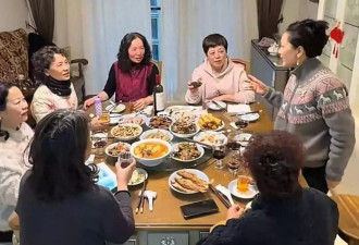 真正老戏骨都接地气，62岁何赛飞与老姐妹聚会
