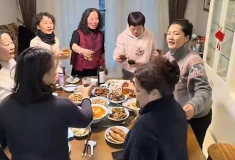 真正老戏骨都接地气，62岁何赛飞与老姐妹聚会