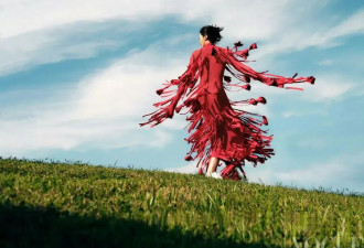 “小黑鞋”今年春天又火了！怎么搭都时髦