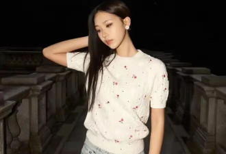 小S大女儿真性感，出国后变“欧美辣妹”，穿吊带露脐装成熟开放