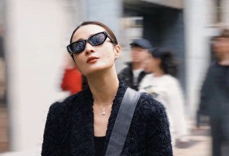 蒋勤勤“骨相美”好突出！穿黑色大衣背黑色包，网友：陈建斌赚了
