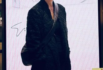蒋勤勤“骨相美”好突出！穿黑色大衣背黑色包，网友：陈建斌赚了