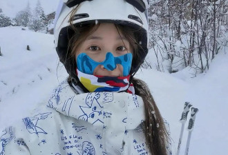 章泽天素颜去雪山徒步：黑眼圈明显 面相都变了