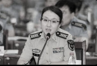 美国生产B2轰炸机，中共盛产2B专家