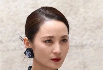 50岁蒋勤勤扛住了G社镜头！皮肤紧致身材曼妙美爆了